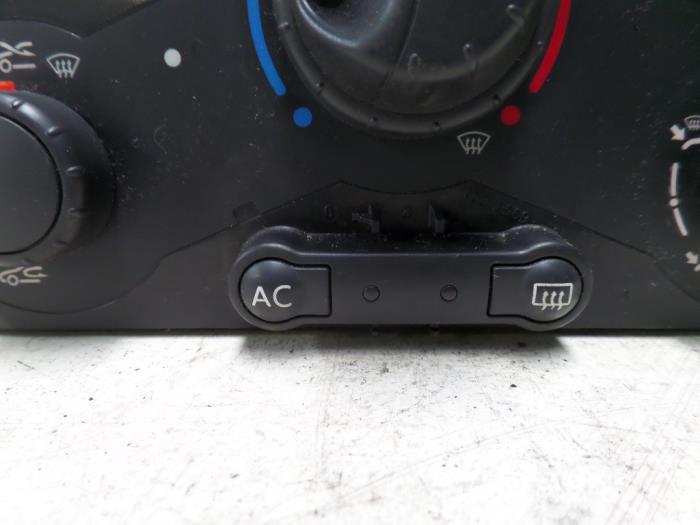 Heater control panel from a Renault Megane II Grandtour (KM) 1.9 dCi 120 2004