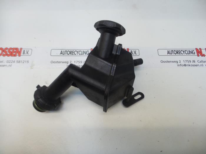 Begagnade Styrservotank Porsche 911 (996) 3.6 Carrera 4 24V Pris € 60,00 Marginaltabell erbjuds av N Kossen Autorecycling BV