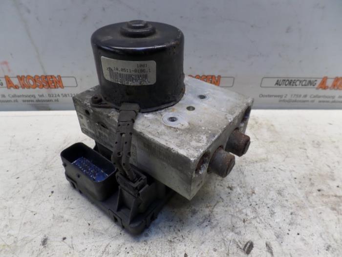 Begagnade ABS-pump Chrysler 300 M 3.5 V6 24V Pris på förfrågan erbjuds av N Kossen Autorecycling BV