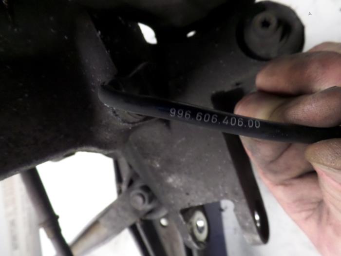 Begagnade ABS-sensor Porsche 911 (996) 3.6 Carrera 4 24V Pris på förfrågan erbjuds av N Kossen Autorecycling BV