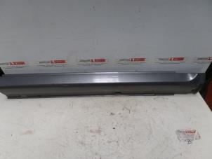Used Side skirt, right Kia Sorento I (JC) 2.4 16V Price on request offered by N Kossen Autorecycling BV