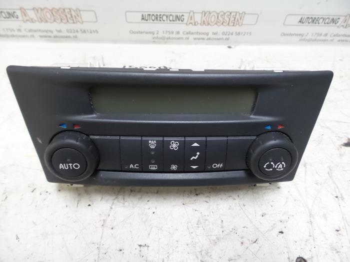 Używane Panel climatronic Renault Laguna II Grandtour (KG) 1.8 16V Cena na żądanie oferowane przez N Kossen Autorecycling BV