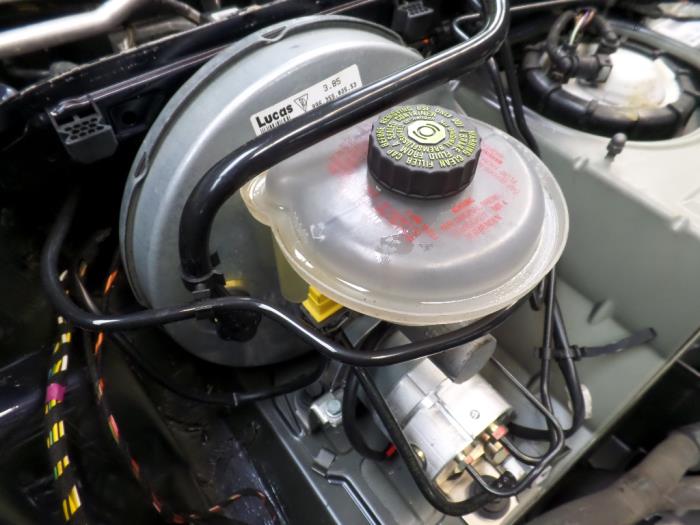 Usagé Servo frein Porsche 911 (996) 3.6 Carrera 4 24V Prix sur demande proposé par N Kossen Autorecycling BV
