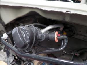 Używane Rurka do napelniania zbiornika paliwa Porsche 911 (996) 3.6 Carrera 4 24V Cena na żądanie oferowane przez N Kossen Autorecycling BV