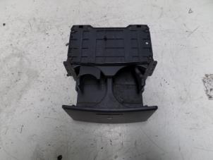 Used Cup holder Kia Sorento I (JC) 2.4 16V Price on request offered by N Kossen Autorecycling BV