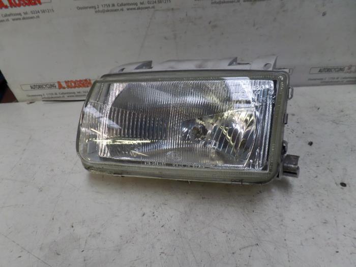 Headlight, left from a Volkswagen Polo III (6N1) 1.6i 75 1995