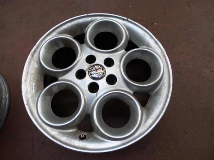 Begagnade Hjul Alfa Romeo 156 Sportwagon (932) 1.8 Twin Spark 16V Pris på förfrågan erbjuds av N Kossen Autorecycling BV