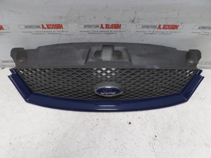 Używane Grill Ford Mondeo III Wagon 2.0 TDCi/TDDi 115 16V Cena na żądanie oferowane przez N Kossen Autorecycling BV