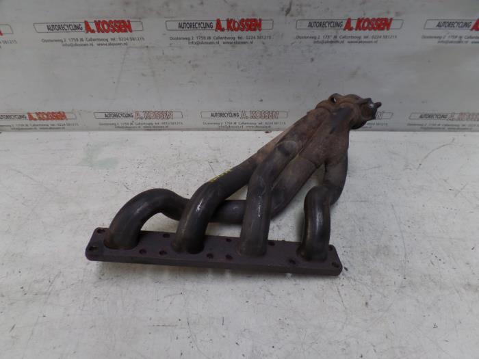 Exhaust manifold from a BMW Z3 Roadster (E36/7) 1.9 16V 2000