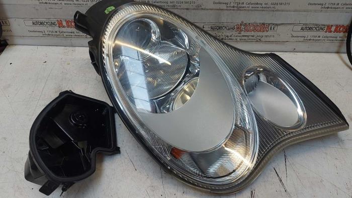 Używane Reflektor prawy Porsche 911 Cena € 600,00 Procedura marży oferowane przez N Kossen Autorecycling BV