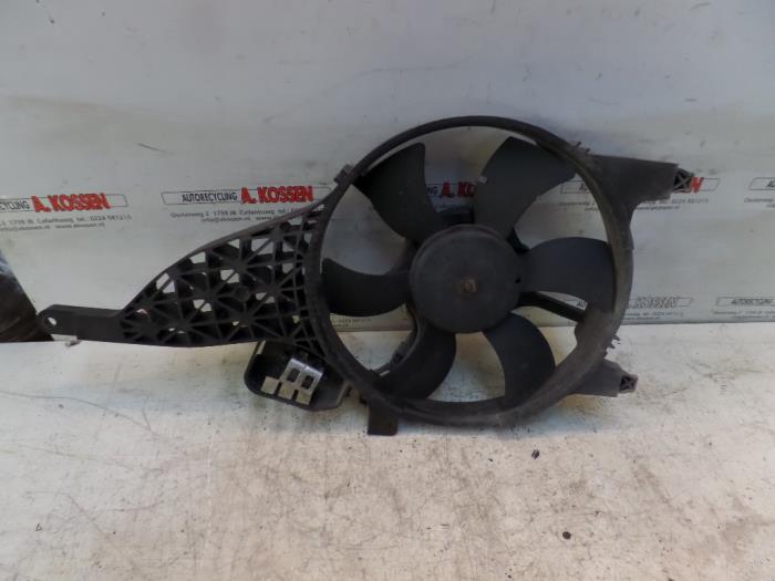 Cooling fans from a Nissan Navara (D40) 2.5 dCi 16V 4x4 2007