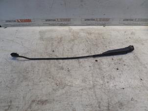 Used Front wiper arm Opel Corsa C (F08/68) 1.2 16V Price on request offered by N Kossen Autorecycling BV