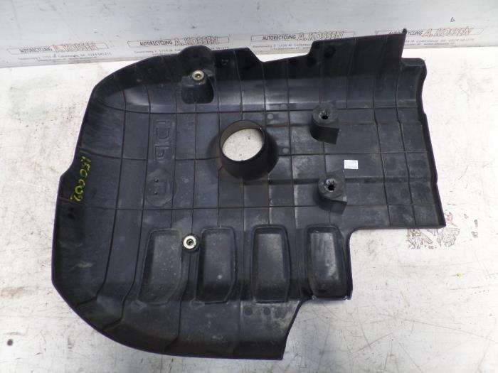 Couverture moteur d'un Nissan Navara (D40) 2.5 dCi 16V 4x4 2007