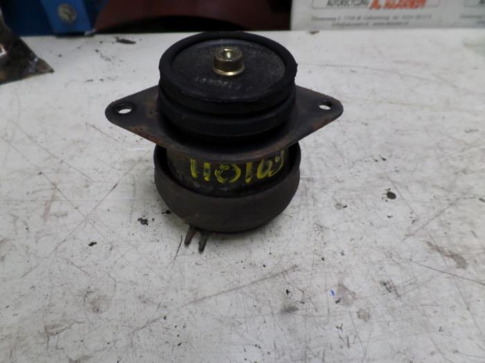 Used Engine mount Volkswagen Caddy II (9K9A) 1.9 SDI Price on request offered by N Kossen Autorecycling BV