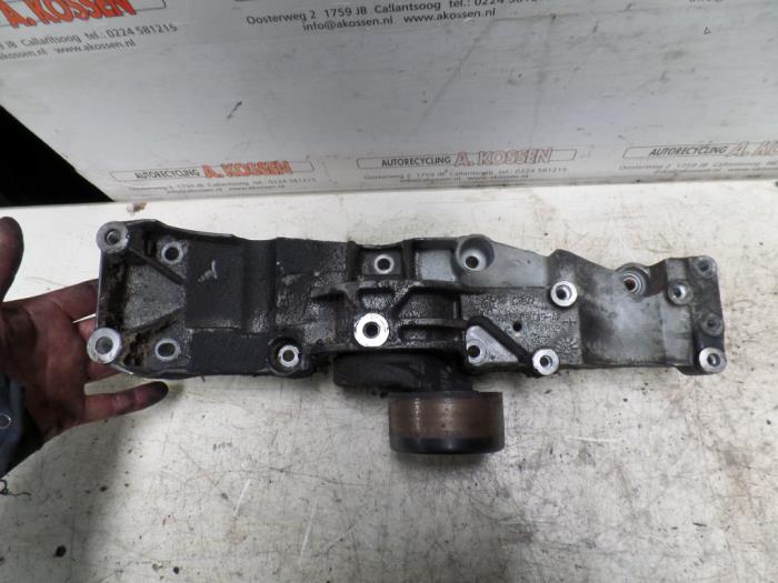 Usagé Support dynamo haut Ford Transit 2.4 TDdi 16V 300L Prix sur demande proposé par N Kossen Autorecycling BV