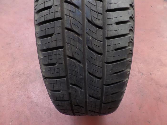 Używane Opona Cena na żądanie oferowane przez N Kossen Autorecycling BV