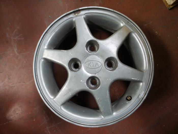Używane Obrecz Kia Joice 2.0 16V Cena na żądanie oferowane przez N Kossen Autorecycling BV