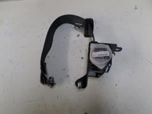 Used Rear seatbelt tensioner, right Honda Civic (EP/EU) 1.6 16V VTEC Price on request offered by N Kossen Autorecycling BV