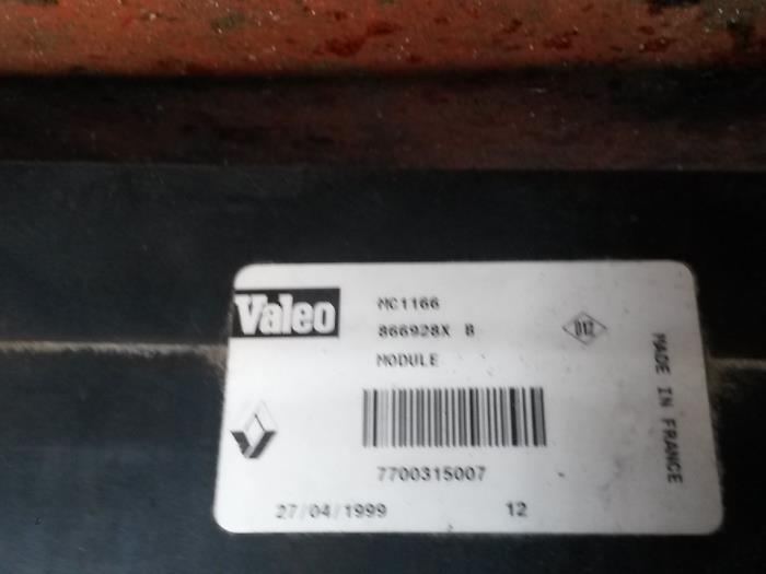 Caja de aleta de refrigeración de un Renault Master II (JD) 2.8 dTi T28 1999