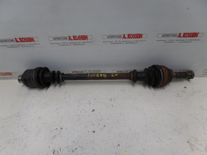 Gebrauchte Antriebswelle links vorne Renault Master I 2.4 D 28-35 Preis auf Anfrage angeboten von N Kossen Autorecycling BV