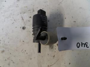 Usados Bomba de limpiaparabrisas delante Opel Meriva 1.6 Precio de solicitud ofrecido por N Kossen Autorecycling BV