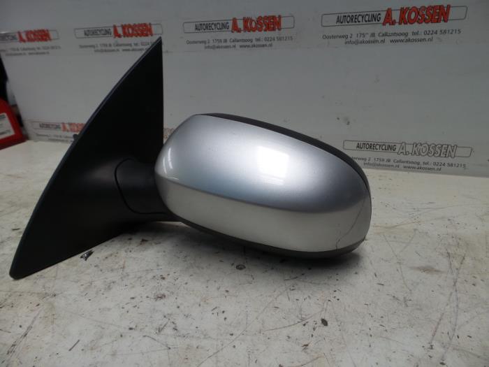 Wing mirror, left from a Opel Corsa C (F08/68) 1.2 16V 2002