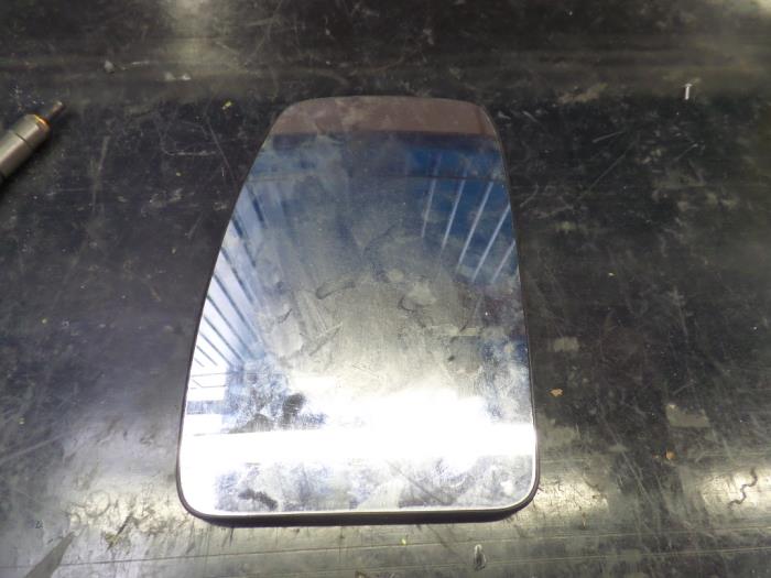 Mirror glass, left from a Renault Master III (JD/ND/PD) 2.5 dCi 16V 100 2009
