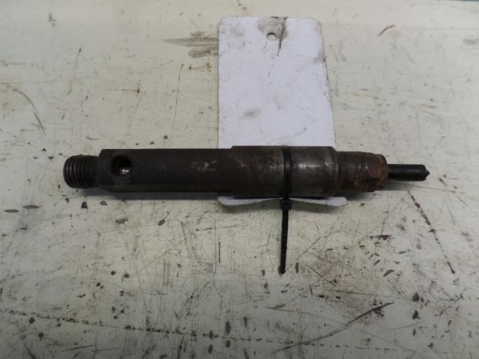 Usagé Injecteurs Renault Clio II Societe (SB) 1.9 dTi Prix sur demande proposé par N Kossen Autorecycling BV