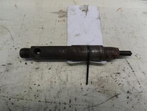 Used Injector (diesel) Renault Clio II Societe (SB) 1.9 dTi Price on request offered by N Kossen Autorecycling BV