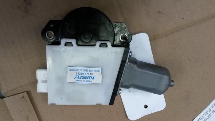 Sunroof motor from a Toyota Prius (ZVW3) 1.8 16V 2010