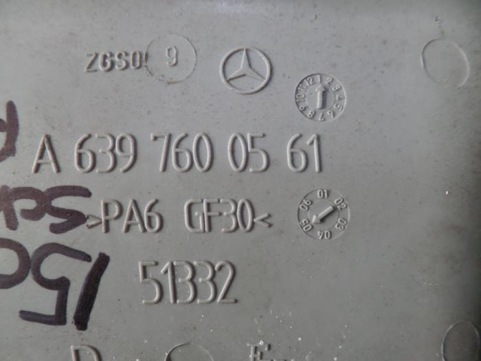 Poignée porte coulissante droite d'un Mercedes-Benz Vito (639.7) 2.2 109 CDI 16V 2005