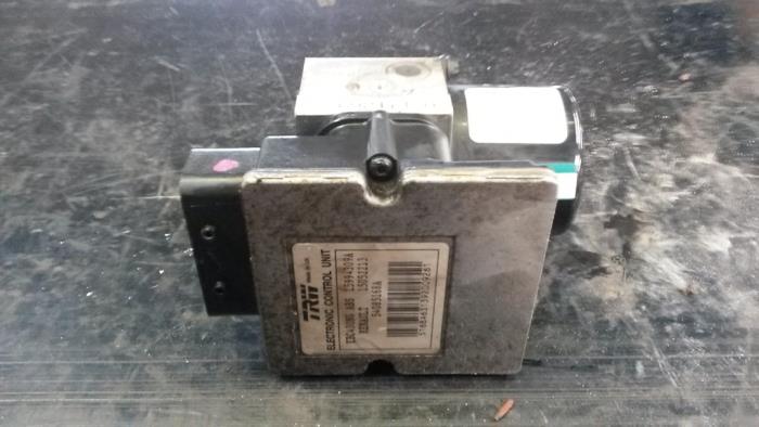 Begagnade ABS-pump Renault Master II (JD) 2.5 dCi 16V 100 Pris på förfrågan erbjuds av N Kossen Autorecycling BV