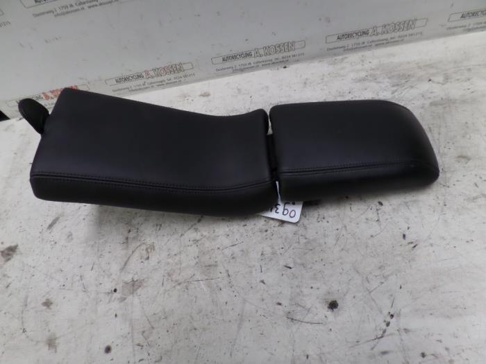 Begagnade Armstöd MG MG TF 1.8 135 VVC 16V Pris på förfrågan erbjuds av N Kossen Autorecycling BV