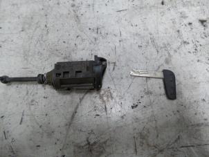 Used Door lock cylinder, left Renault Laguna II Grandtour (KG) 1.9 dCi 110 Price on request offered by N Kossen Autorecycling BV