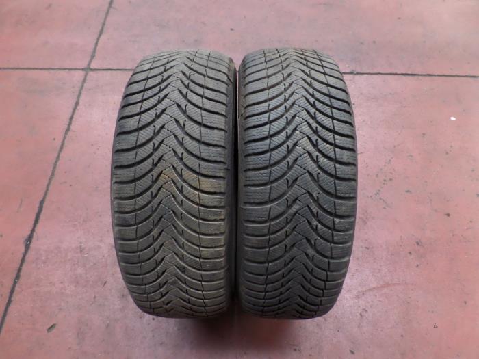 Używane Opona zimowa Cena na żądanie oferowane przez N Kossen Autorecycling BV