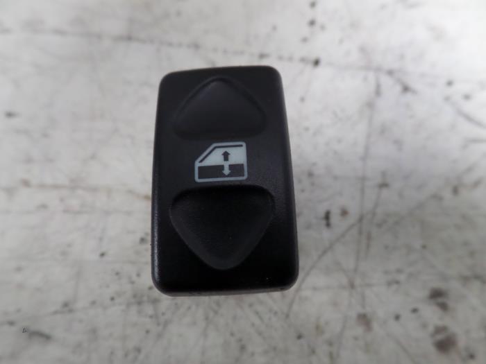 Usados Interruptor de ventanilla eléctrica MG MG TF 1.8 135 VVC 16V Precio de solicitud ofrecido por N Kossen Autorecycling BV