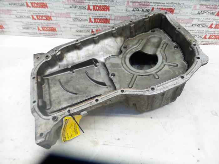 Usagé Couvercle carter Kia Sorento I (JC) 2.4 16V Prix sur demande proposé par N Kossen Autorecycling BV