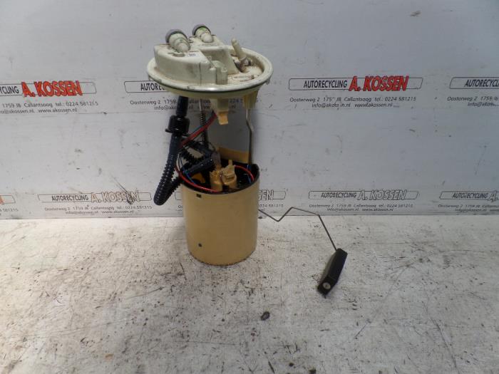 Used Diesel pump Ford Transit 2.2 TDCi 16V Euro 5 Price on request offered by N Kossen Autorecycling BV