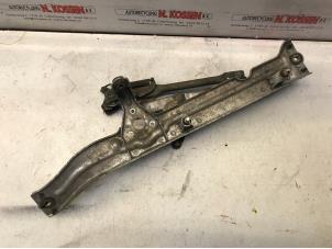 Used Wiper mechanism Mercedes S (W126) 280 SE,SEL Price on request offered by N Kossen Autorecycling BV