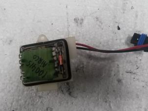 Used Heater resistor Renault Clio II Societe (SB) 1.5 dCi 68 Price on request offered by N Kossen Autorecycling BV