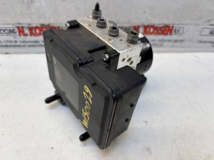 Usagé Pompe ABS Volkswagen Caddy III (2KA,2KH,2CA,2CH) 1.6 TDI 16V Prix sur demande proposé par N Kossen Autorecycling BV