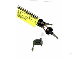 Usados Cilindro de cerradura de puerta derecha Citroen Berlingo 1.8 D Precio de solicitud ofrecido por N Kossen Autorecycling BV