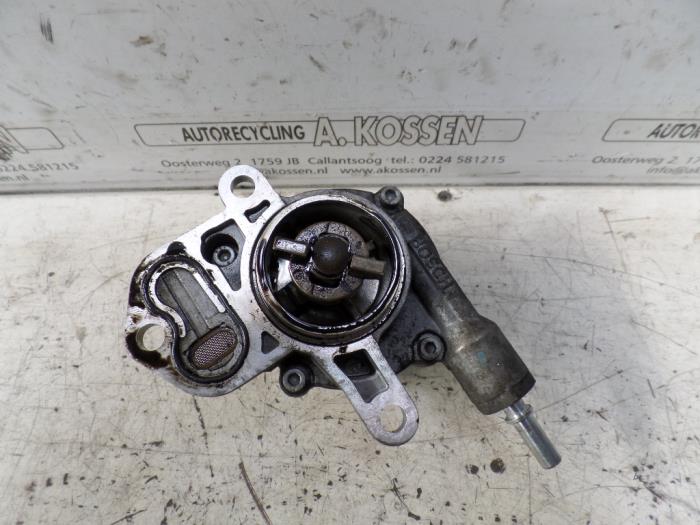 Używane Pompa oleju Peugeot 307 (3A/C/D) 2.0 HDi 90 Cena na żądanie oferowane przez N Kossen Autorecycling BV