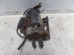 Used Air pump (suspension) Mercedes Vito Price on request offered by N Kossen Autorecycling BV