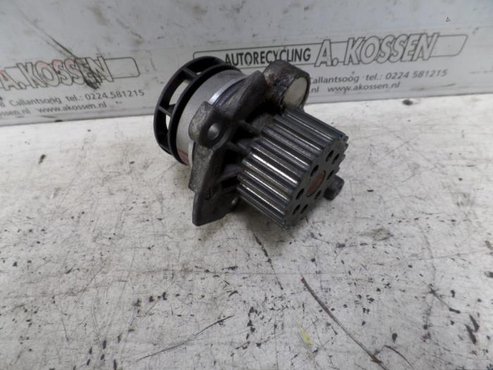 Begagnade Vattenpump Volkswagen Crafter 2.0 TDI Pris på förfrågan erbjuds av N Kossen Autorecycling BV