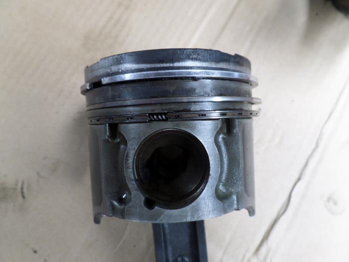 Usados Pistón Ssang Yong Rexton Precio de solicitud ofrecido por N Kossen Autorecycling BV