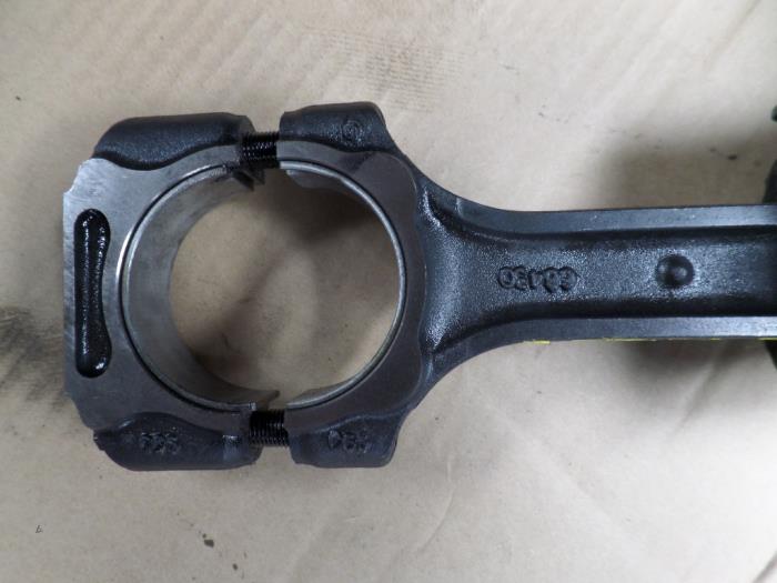 Connecting rod from a Ssang Yong Rexton 2006