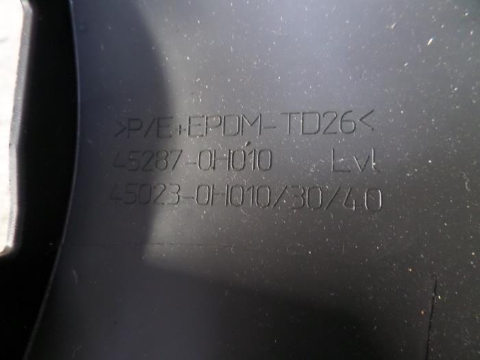 Pieza de salpicadero de un Peugeot 107 1.0 12V 2009