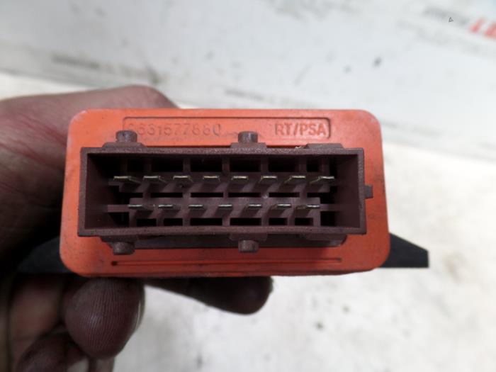 Glow plug relay Peugeot Partner 1.9 D 9631577880