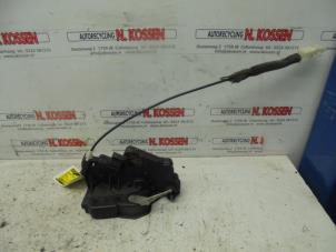 Used Door lock mechanism 4-door, front left BMW 3 serie (E46/4) 320d 16V Price on request offered by N Kossen Autorecycling BV